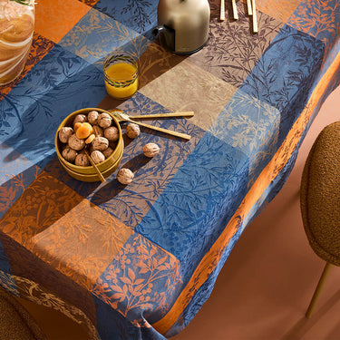Mille Branchages Crepuscule Shown on dining table
